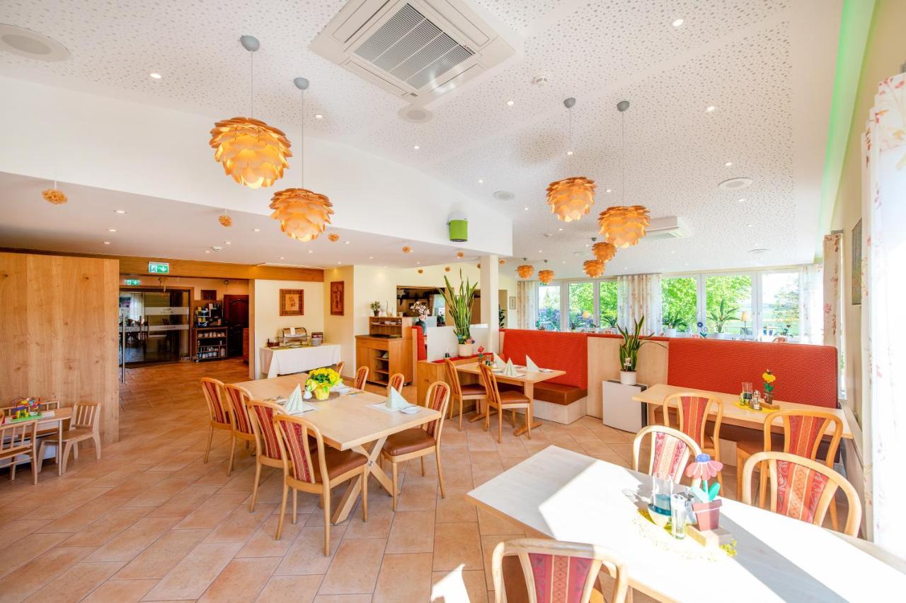 Waldesblick, Hotel-Restaurant Lahr  Ngoại thất bức ảnh